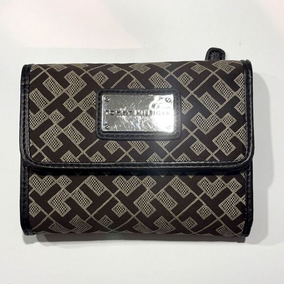 Tommy Hilfiger | 2011 Women’s Small Trifold Brown Wallet - Picture 1 of 15